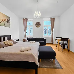 Three King-size Beds, Three Bedrooms Apartament Wiedeń